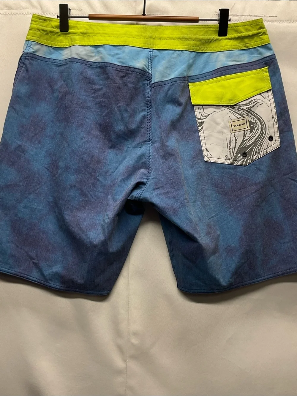Volcom Slingers Men’s Board Short Trunks Size 34 Beach Resortwear vacation